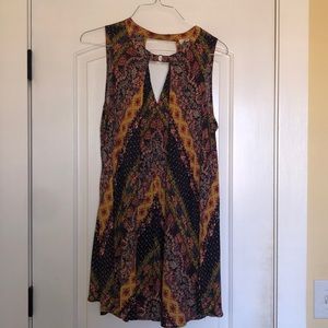 Women’s Flowy Tank with Clasp